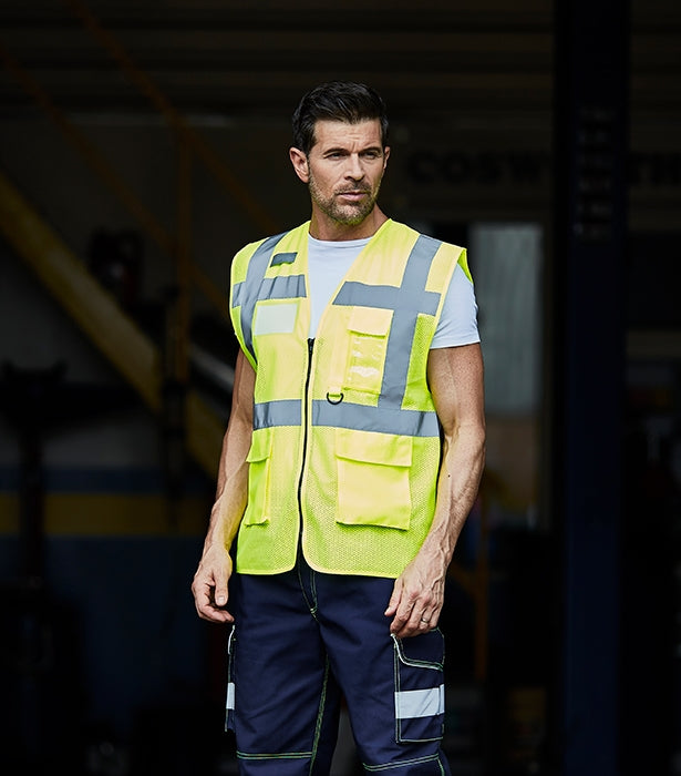 Reflective vest with pockets